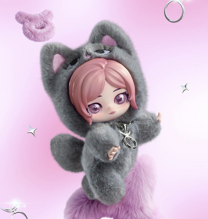 Pop Mart × aespa Fluffy Club Giselle vinyl face plush pendant featuring pink hair, grey fluffy cat costume, silver necklace and pink accessories.
