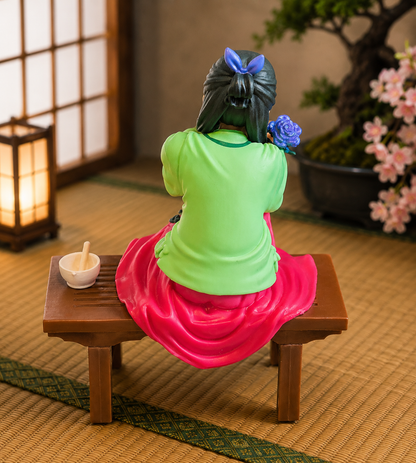 Rear view of Maomao Apothecary Diaries PVC figure showing green clothing, hair and wooden bench
