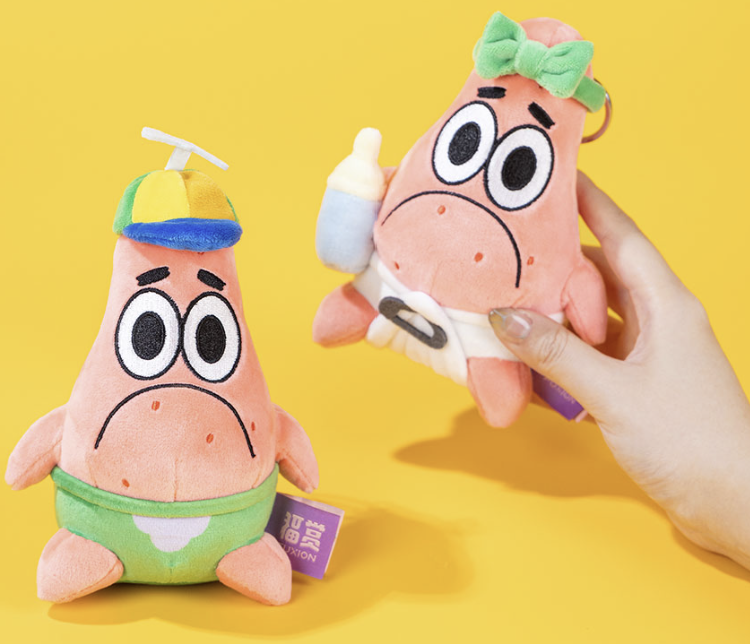 Pop Mart × SpongeBob SquarePants Friends Play Together Patrick Star collectible plush keychains featuring two designs, including Patrick wearing a propeller hat and Patrick with a green bow, displayed against a yellow background.